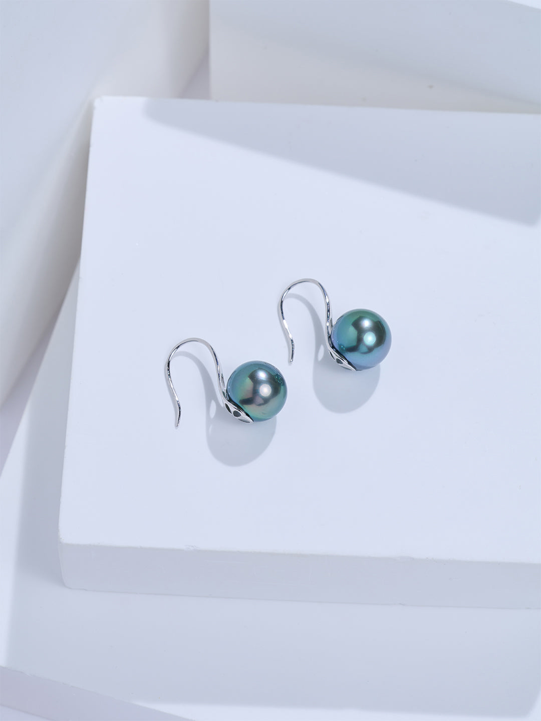 Top Grade 18K Solid Gold﻿ Tahitian Pearl Earrings KE00335