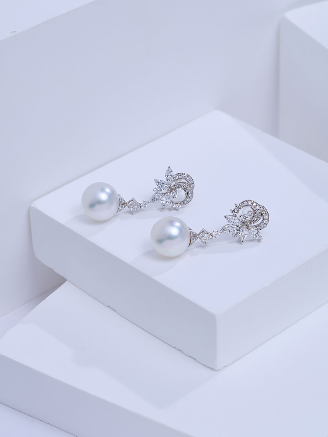 Top Grade 18k Solid Gold Australian White Pearl Earring KE00338