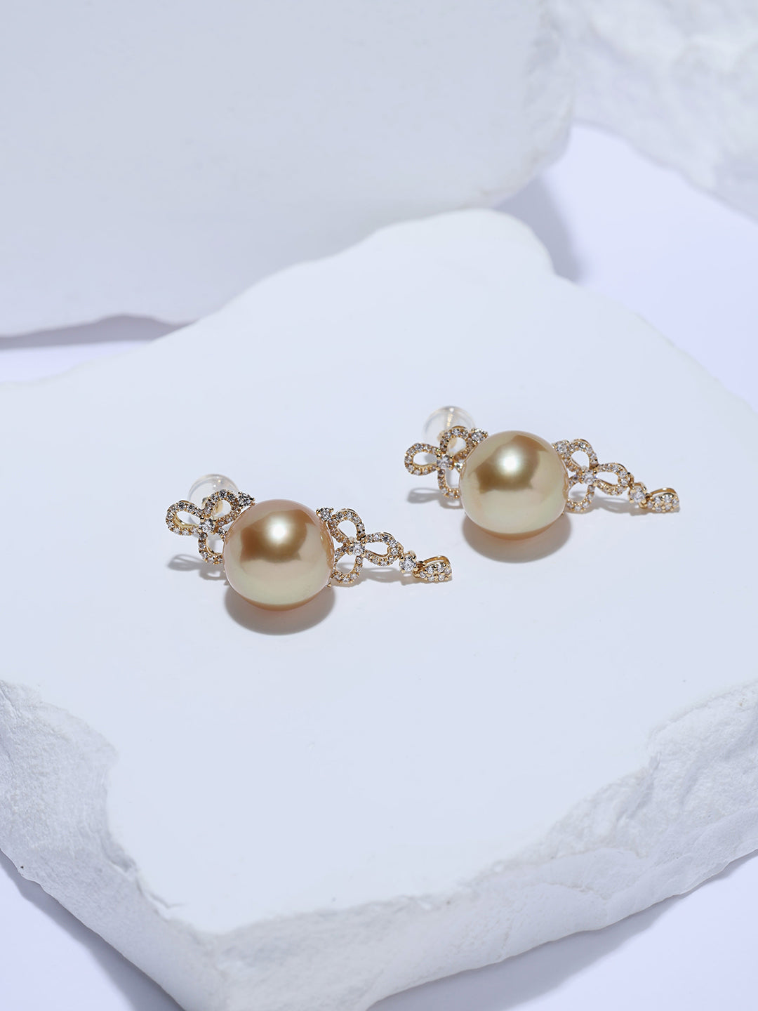 Pendientes de perlas doradas de los Mares del Sur de oro macizo de 18K y brillo excepcional KE00356