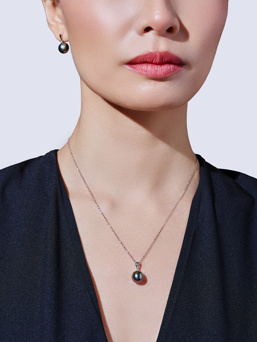 Collana con Perla Tahitiana d'Acqua Salata di Massima Lucentezza in Oro Massiccio 18K KN00017