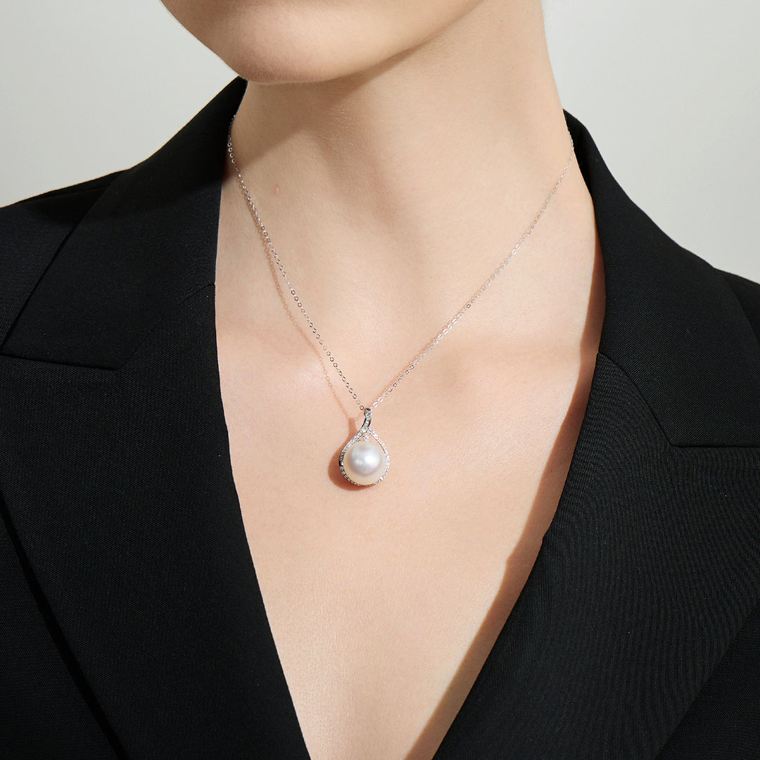 Collana in oro massiccio 18 carati con perle bianche australiane dei Mari del Sud KN00038