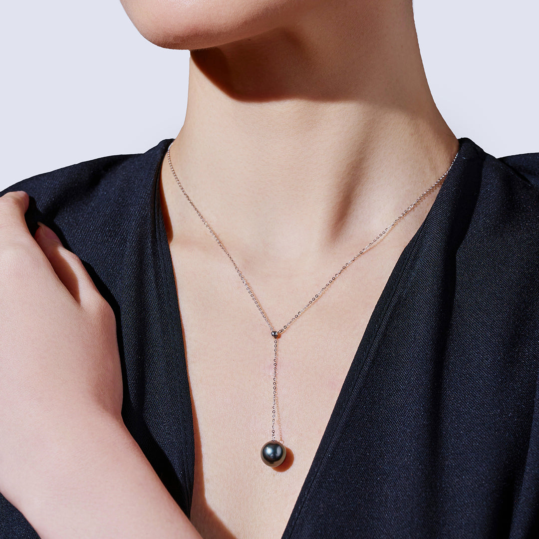 Elegante collana con perle di Tahiti di acqua salata in oro massiccio 18 carati KN00045