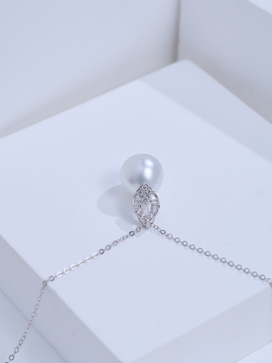 Collier en or massif 18K de qualité supérieure avec perles d&