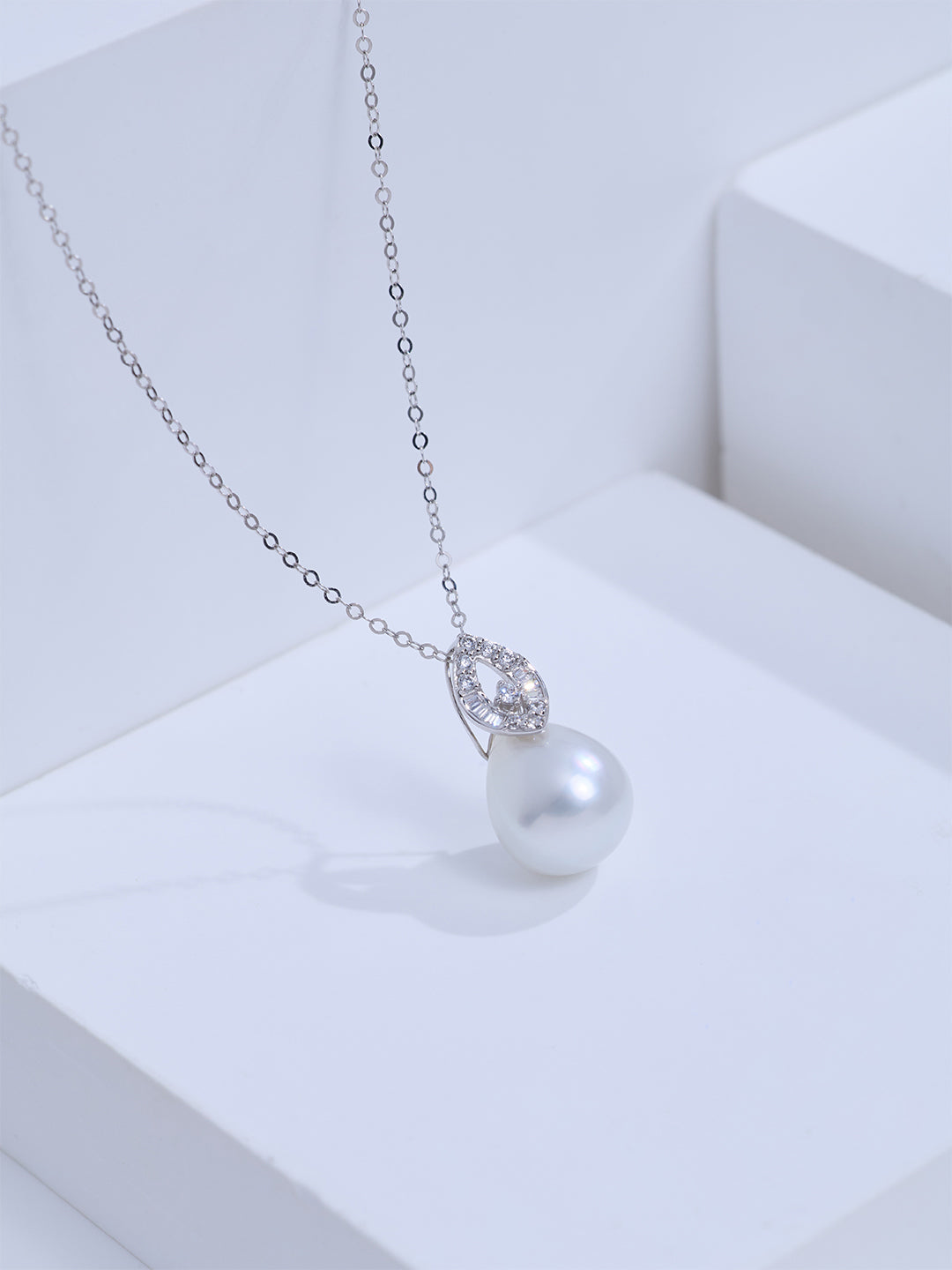 Collier en or massif 18K de qualité supérieure avec perles d&