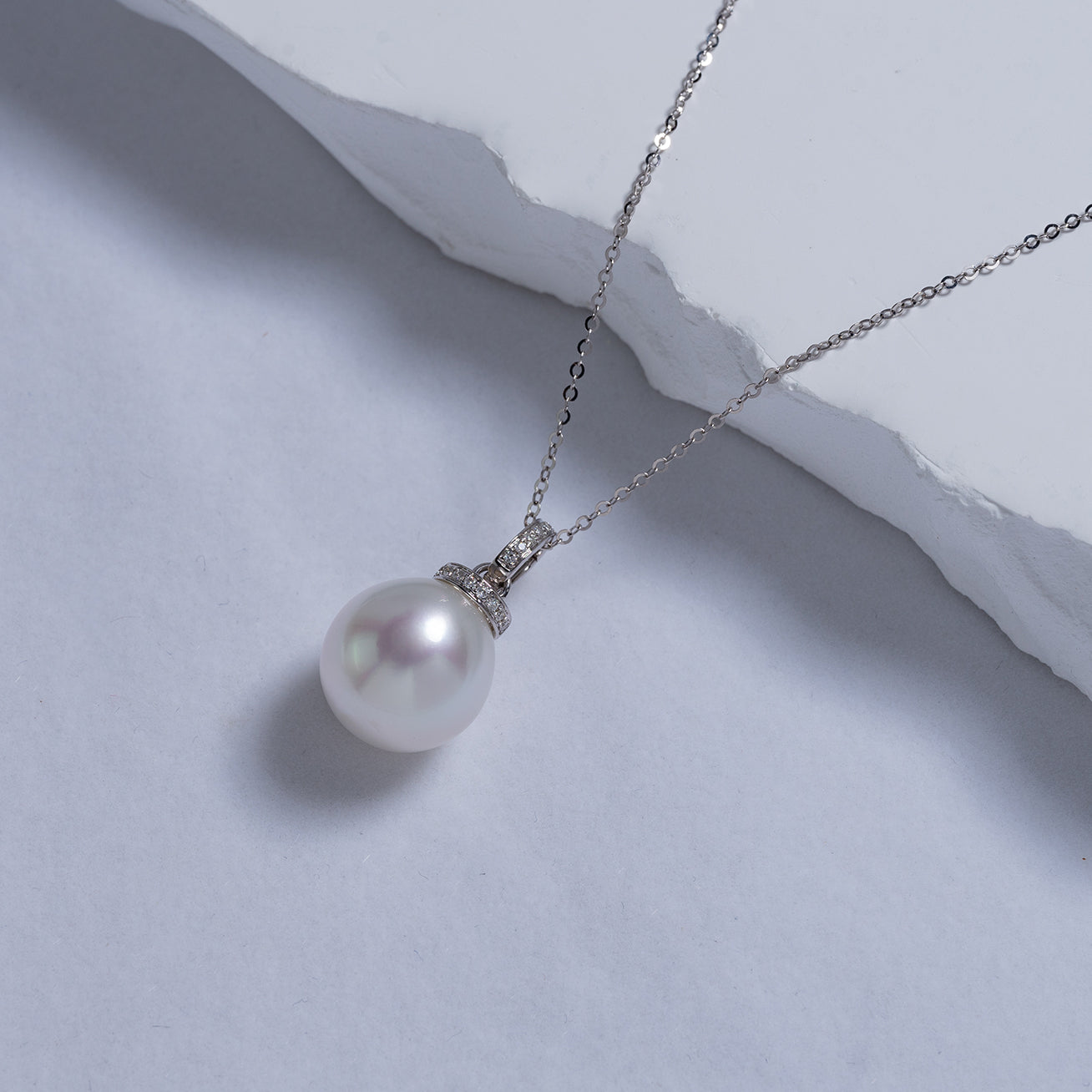 18K Solid Gold Diamond Saltwater Pearl Necklace KN00140 - PEARLY LUSTRE