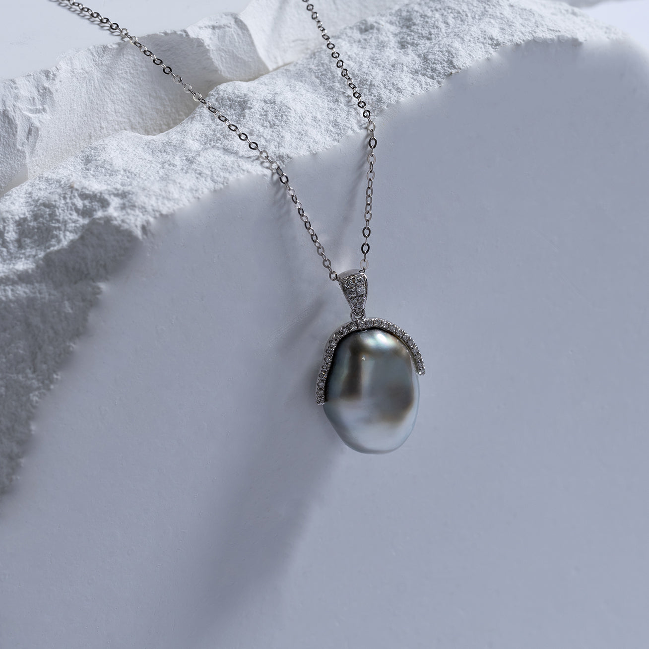 18k Solid Gold Diamond Tahitian Keshi Pearl Necklace KN00143 - PEARLY LUSTRE