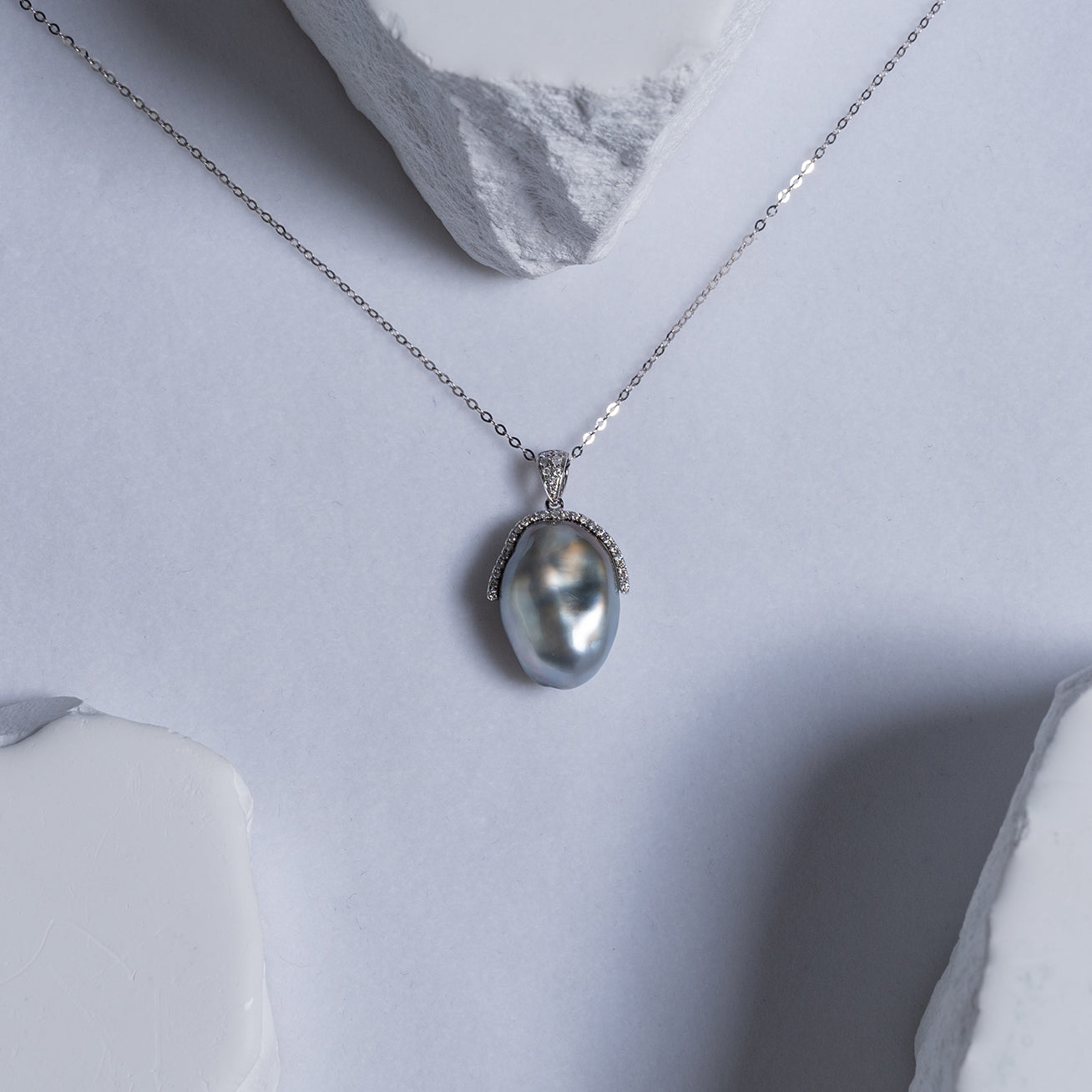 18k Solid Gold Diamond Tahitian Keshi Pearl Necklace KN00143 - PEARLY LUSTRE