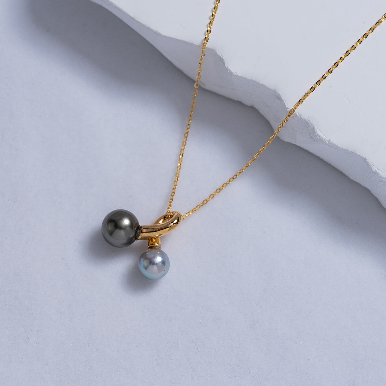 18K Solid Gold Tahitian & Madama Pearl Necklace KN00148 - PEARLY LUSTRE