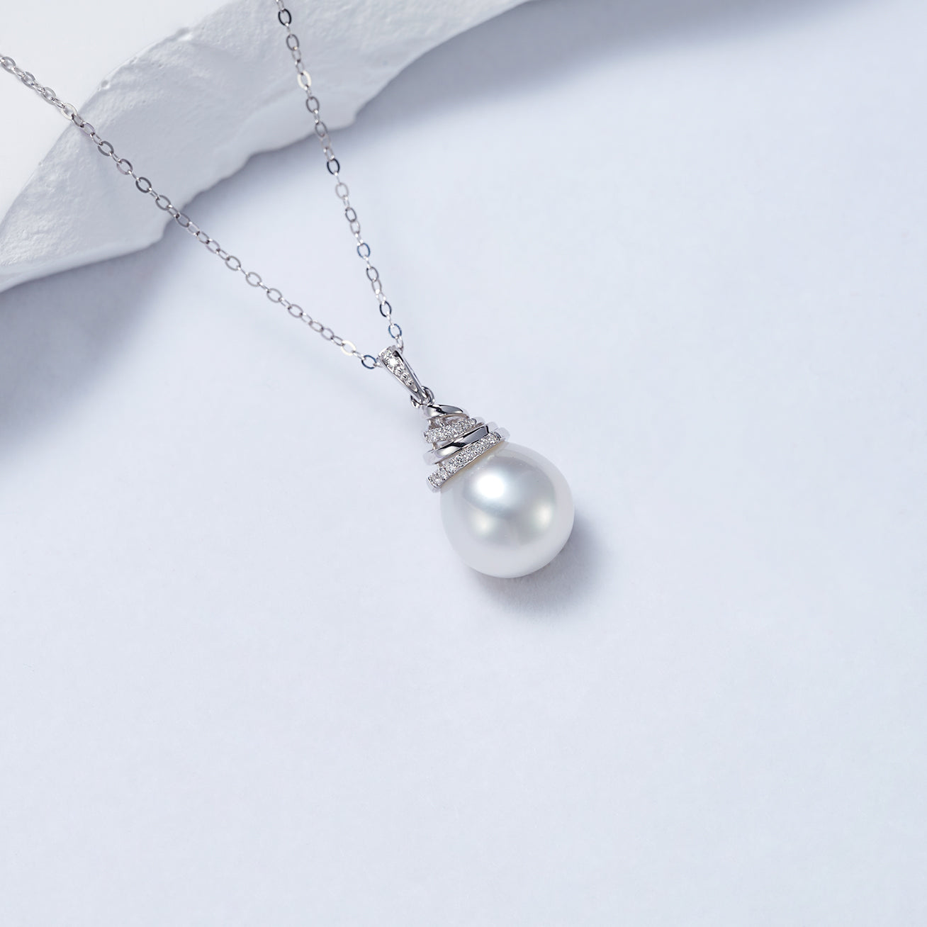 18K Solid Gold Diamond Saltwater Pearl Necklace KN00200 - PEARLY LUSTRE
