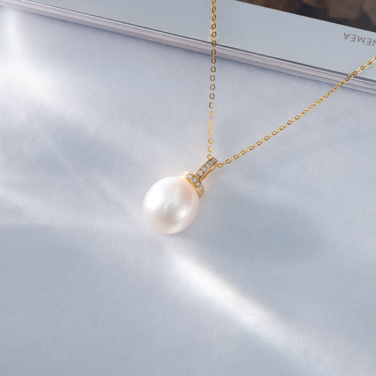18K Solid Gold Diamond Saltwater Pearl Necklace KN00206 - PEARLY LUSTRE