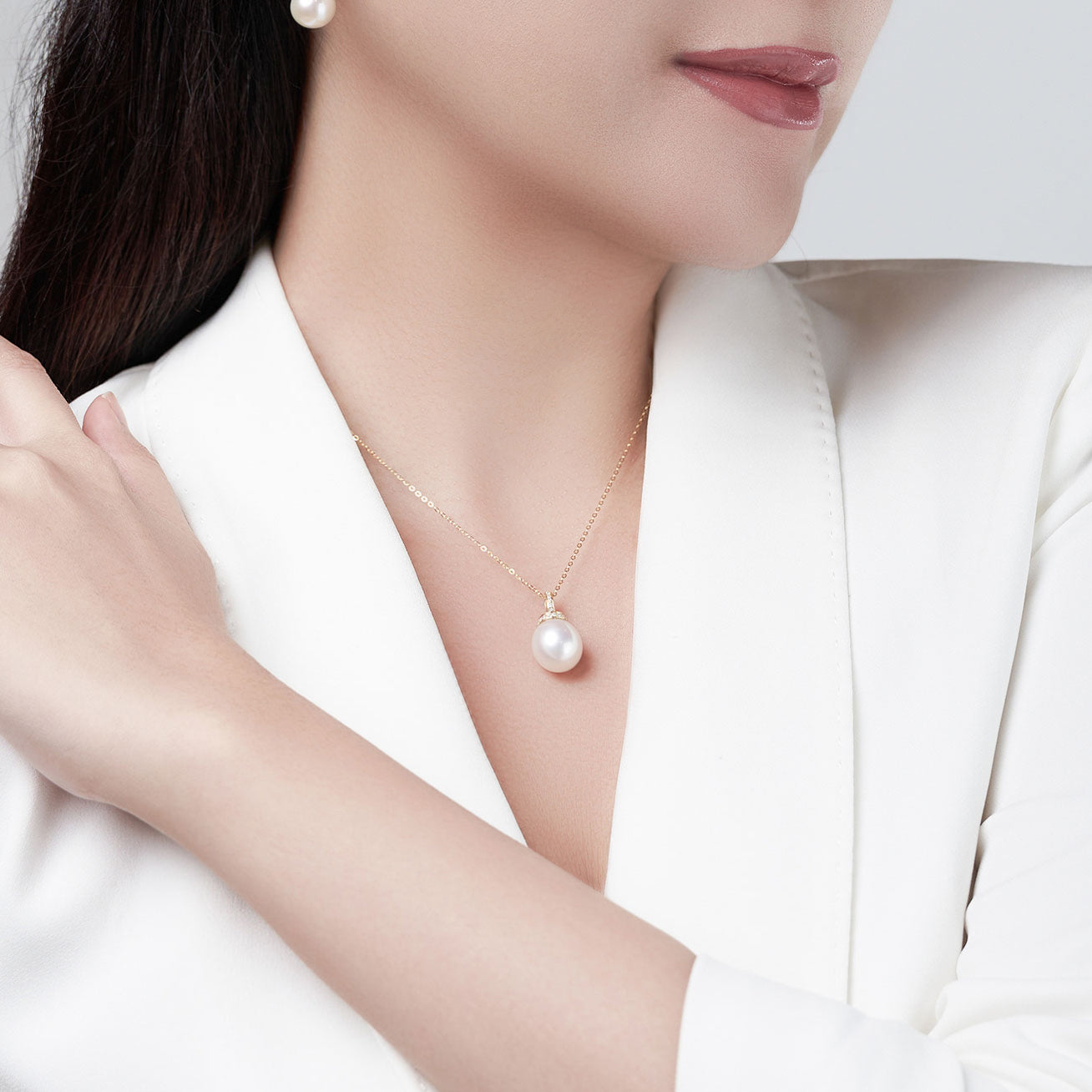 18K Solid Gold Diamond Australian White Saltwater Pearl Necklace KN00206 - PEARLY LUSTRE