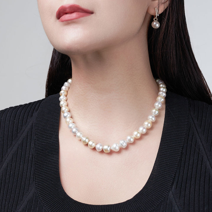 Collier de perles baroques des mers du Sud en or 18 carats KN00212