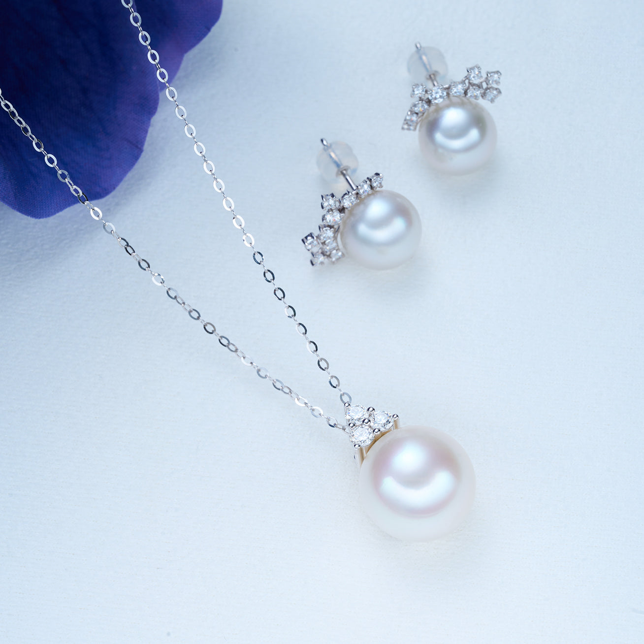 18K Solid Gold Diamond Australian White Saltwater Pearl Necklace KN00216 - PEARLY LUSTRE