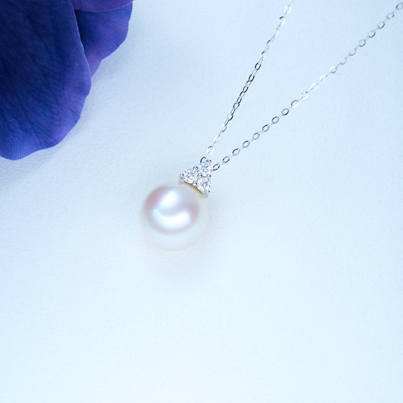 18K Solid Gold Diamond Australian White Saltwater Pearl Necklace KN00216 - PEARLY LUSTRE