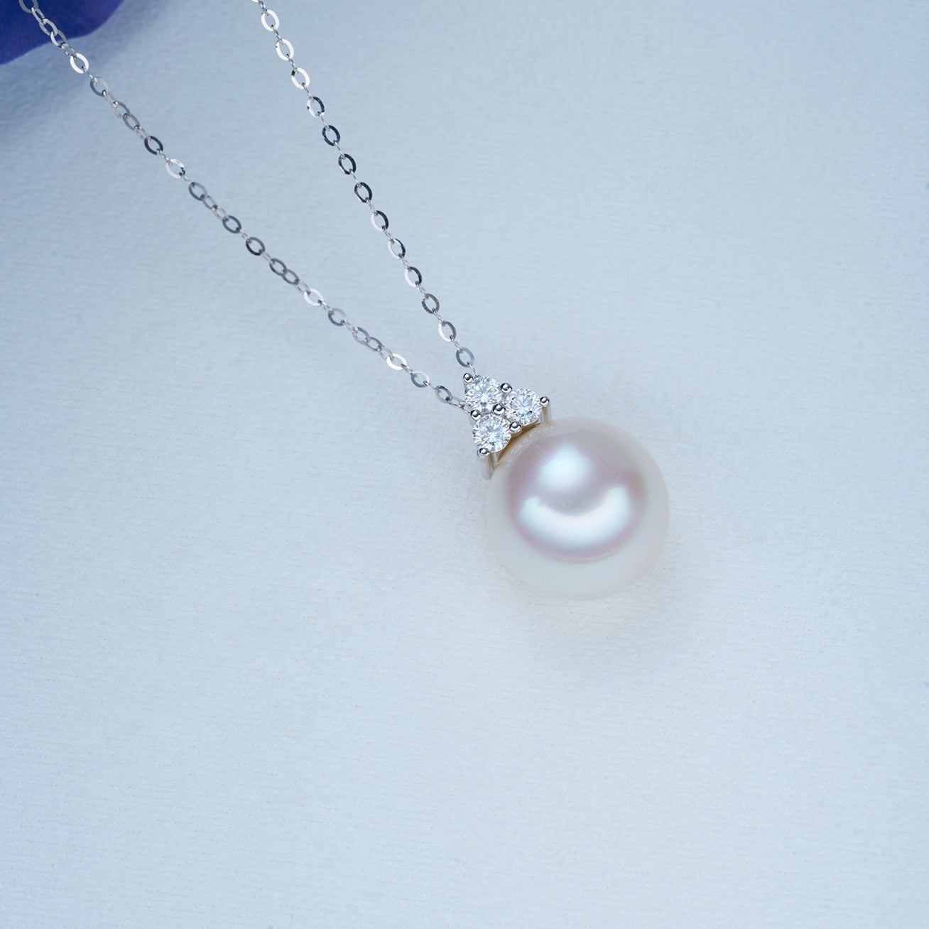18K Solid Gold Diamond Australian White Saltwater Pearl Necklace KN00216 - PEARLY LUSTRE