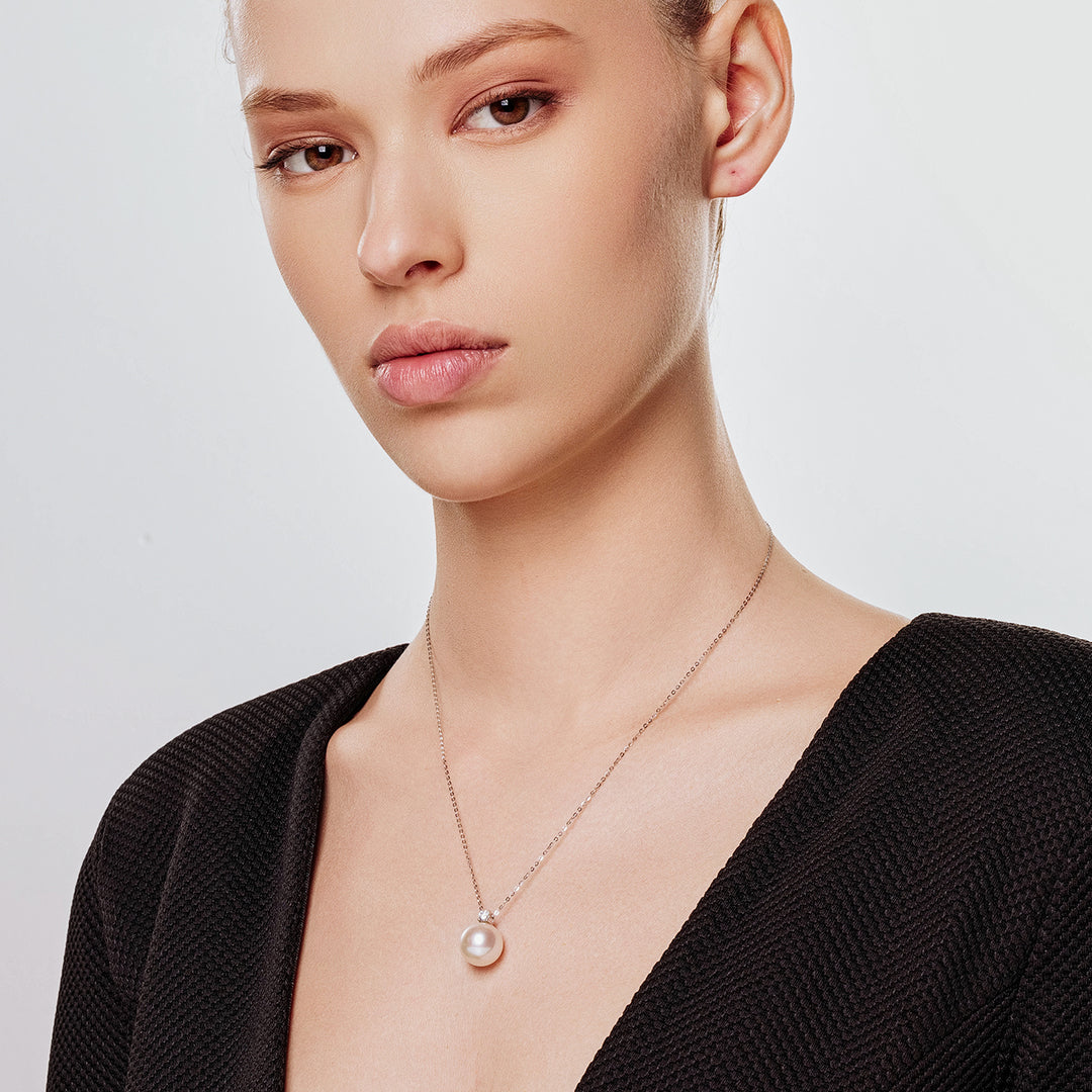 Collier en perle blanche de la mer du Sud en or 18 carats KN00385