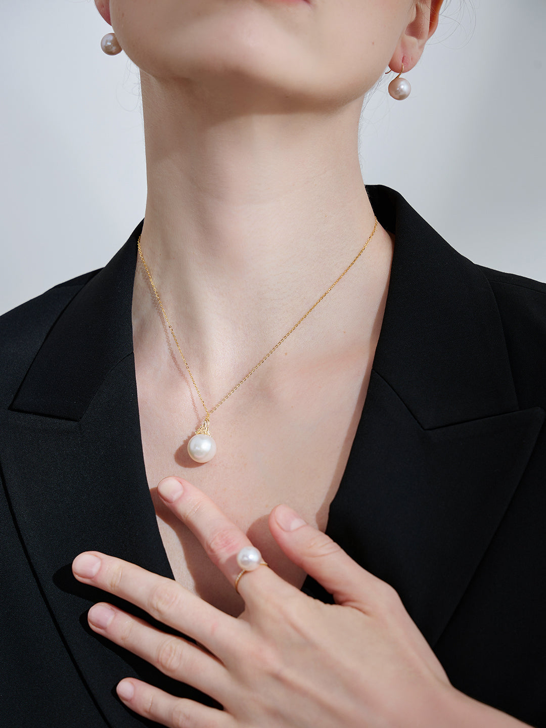 Collar de perlas Edison de oro macizo de 18 k KN00227