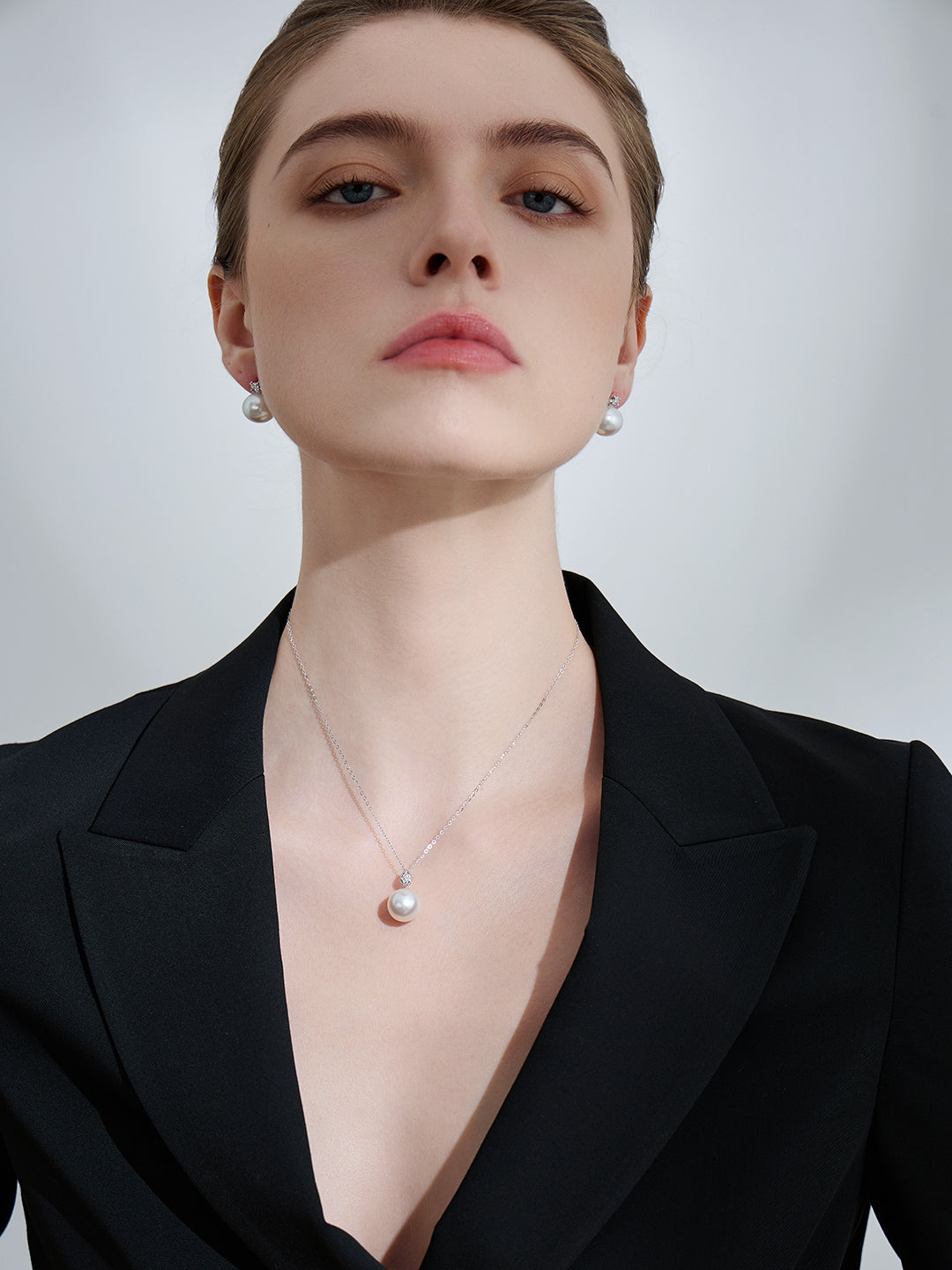 Collana di perle bianche australiane dei Mari del Sud in oro massiccio 18 carati KN00231