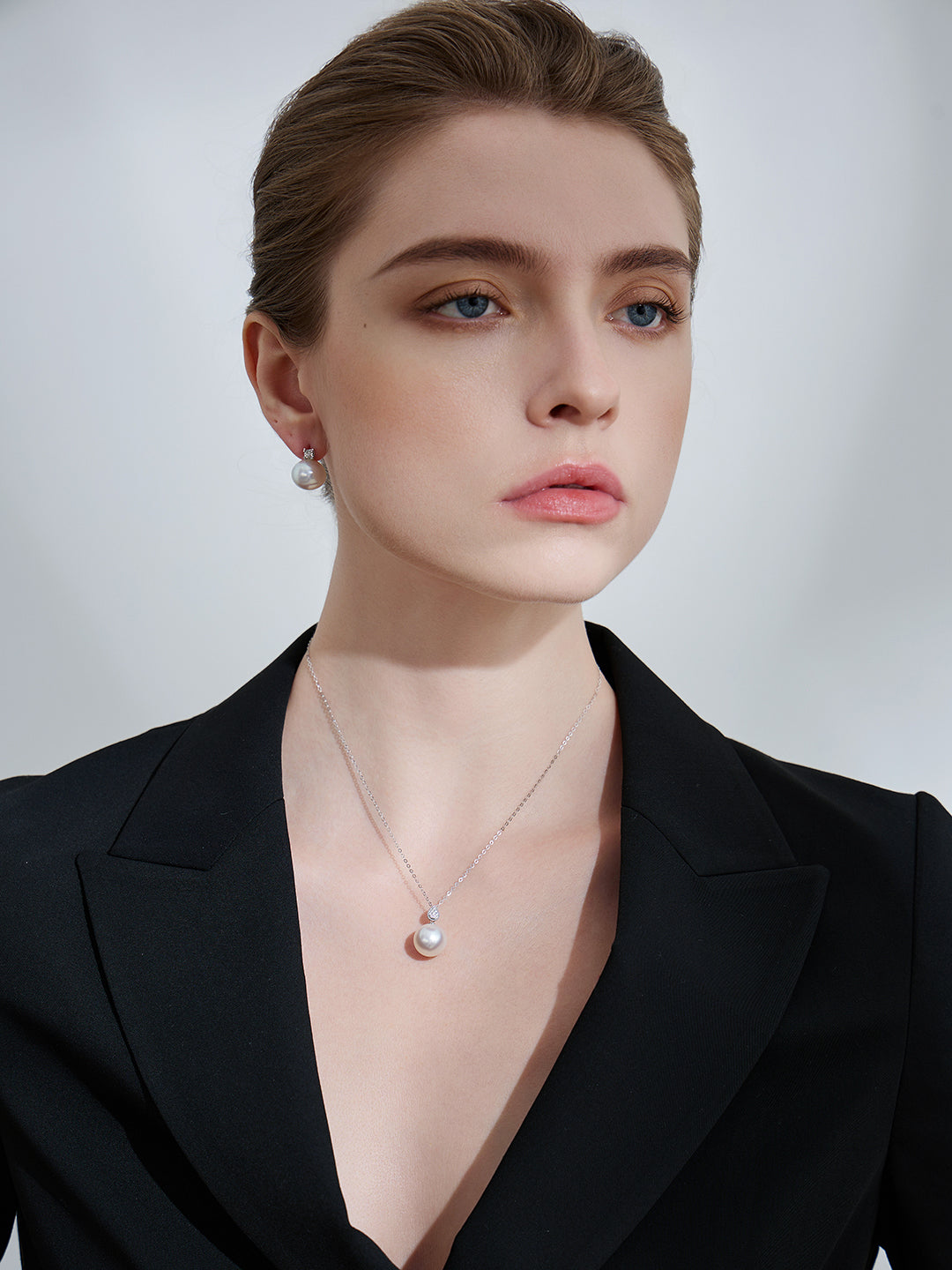 Collana di perle bianche australiane dei Mari del Sud in oro massiccio 18 carati KN00231