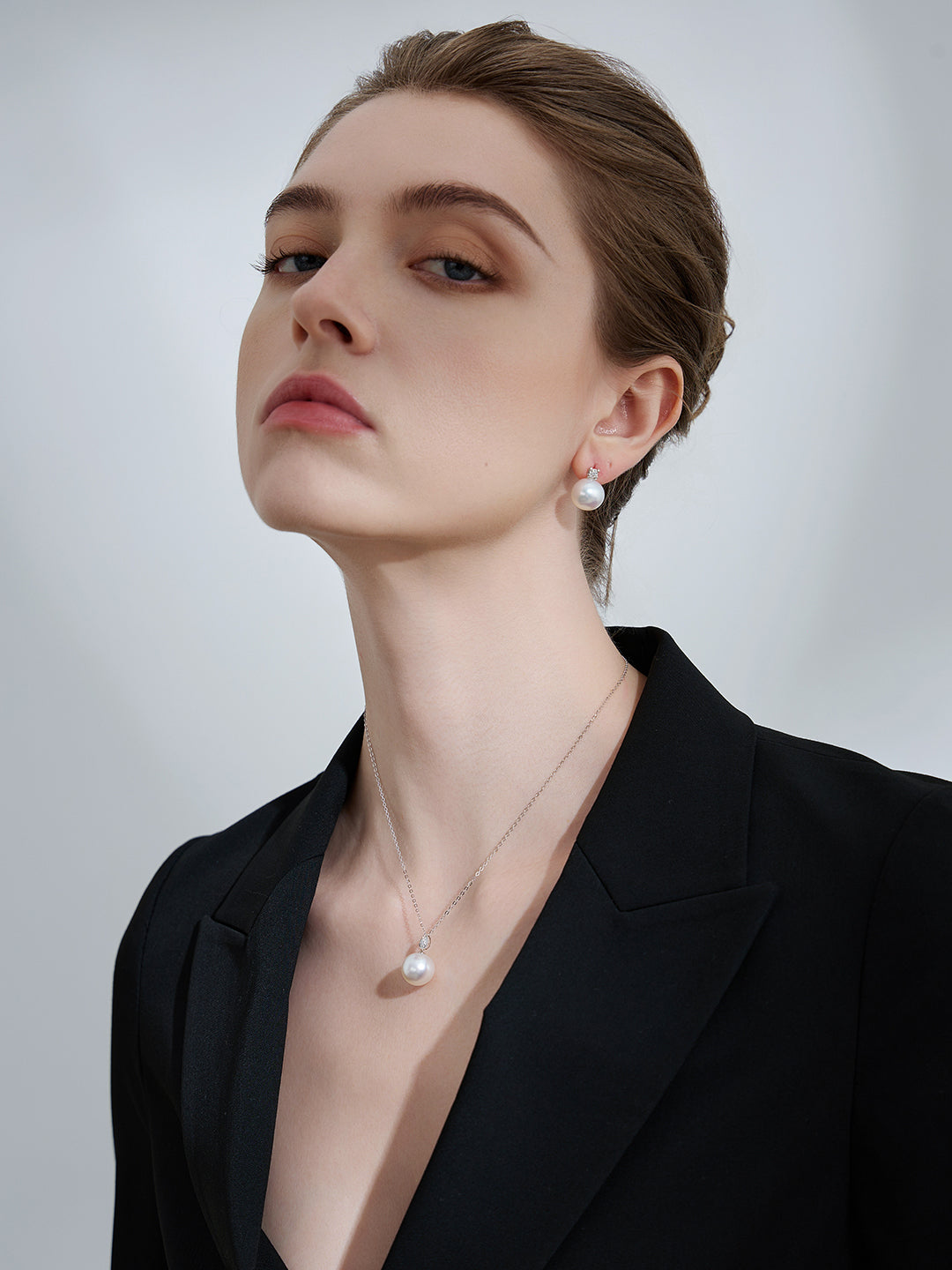 Collana di perle bianche australiane dei Mari del Sud in oro massiccio 18 carati KN00231