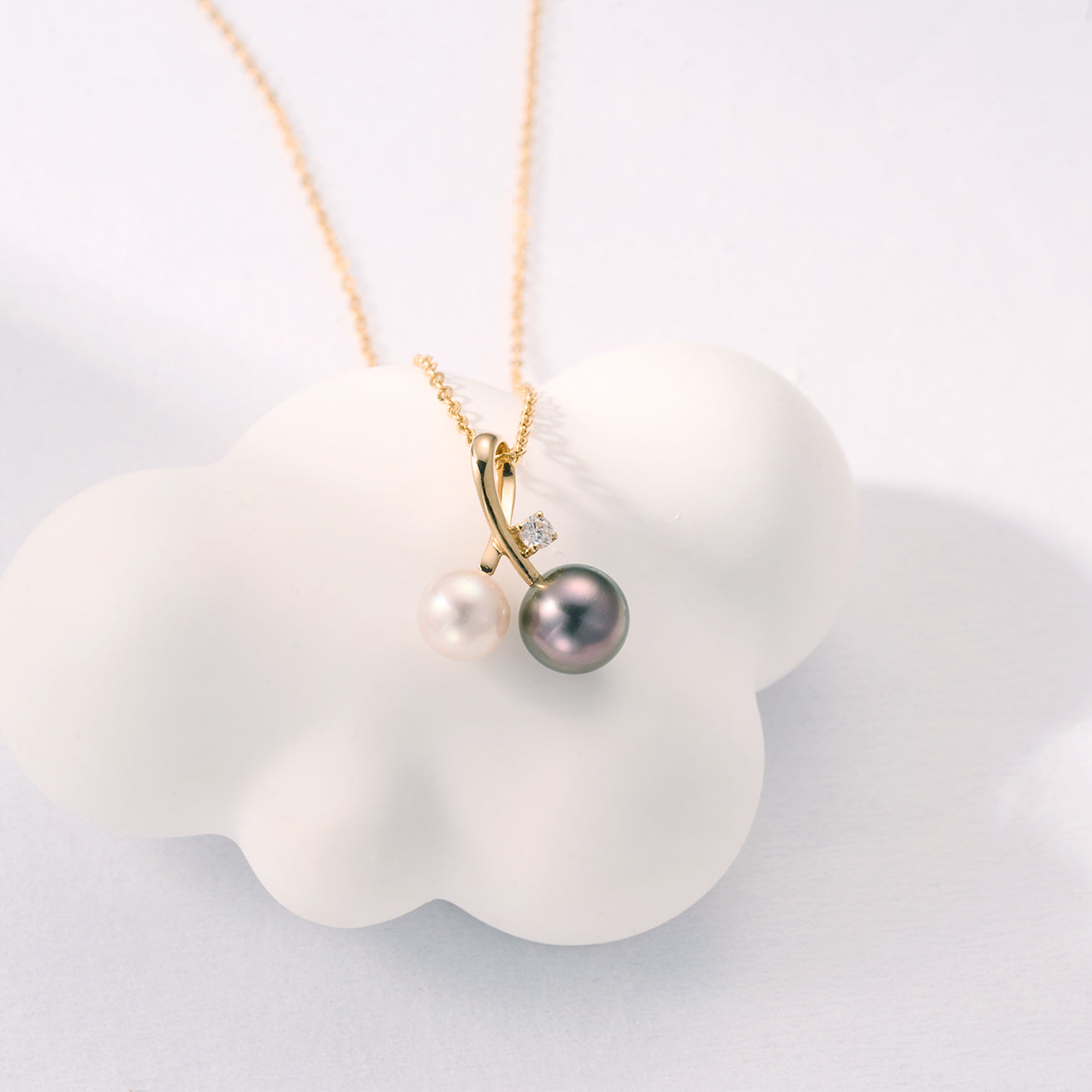 18K Solid Gold Diamond Saltwater Pearl Necklace KN00236 | HARMONY - PEARLY LUSTRE