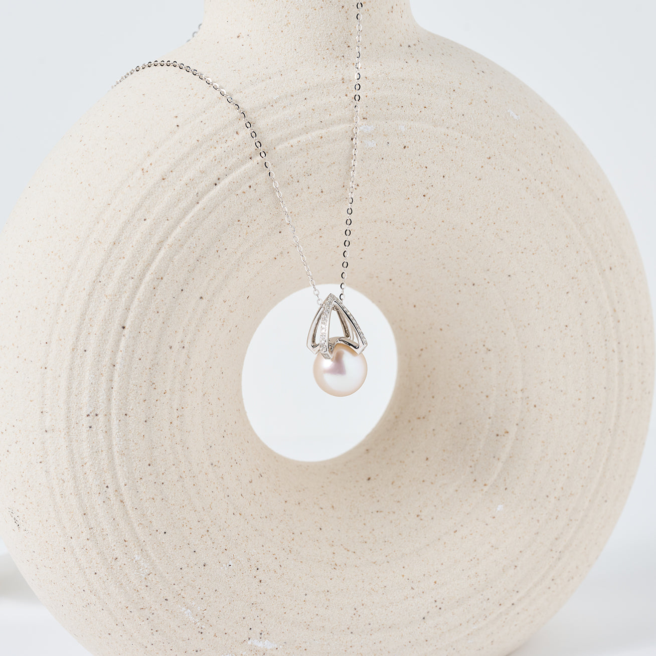 18K Solid Gold Diamond Australian White Saltwater Pearl Necklace KN00239 - PEARLY LUSTRE