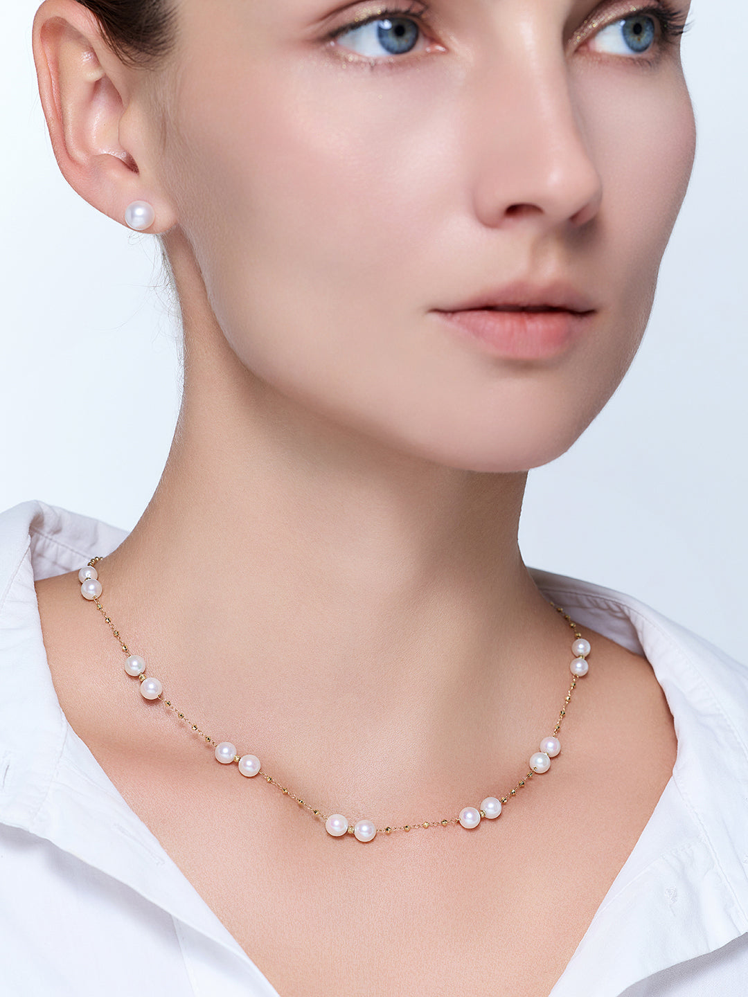 Collar de perlas Akoya de oro macizo de 18 k KN00242
