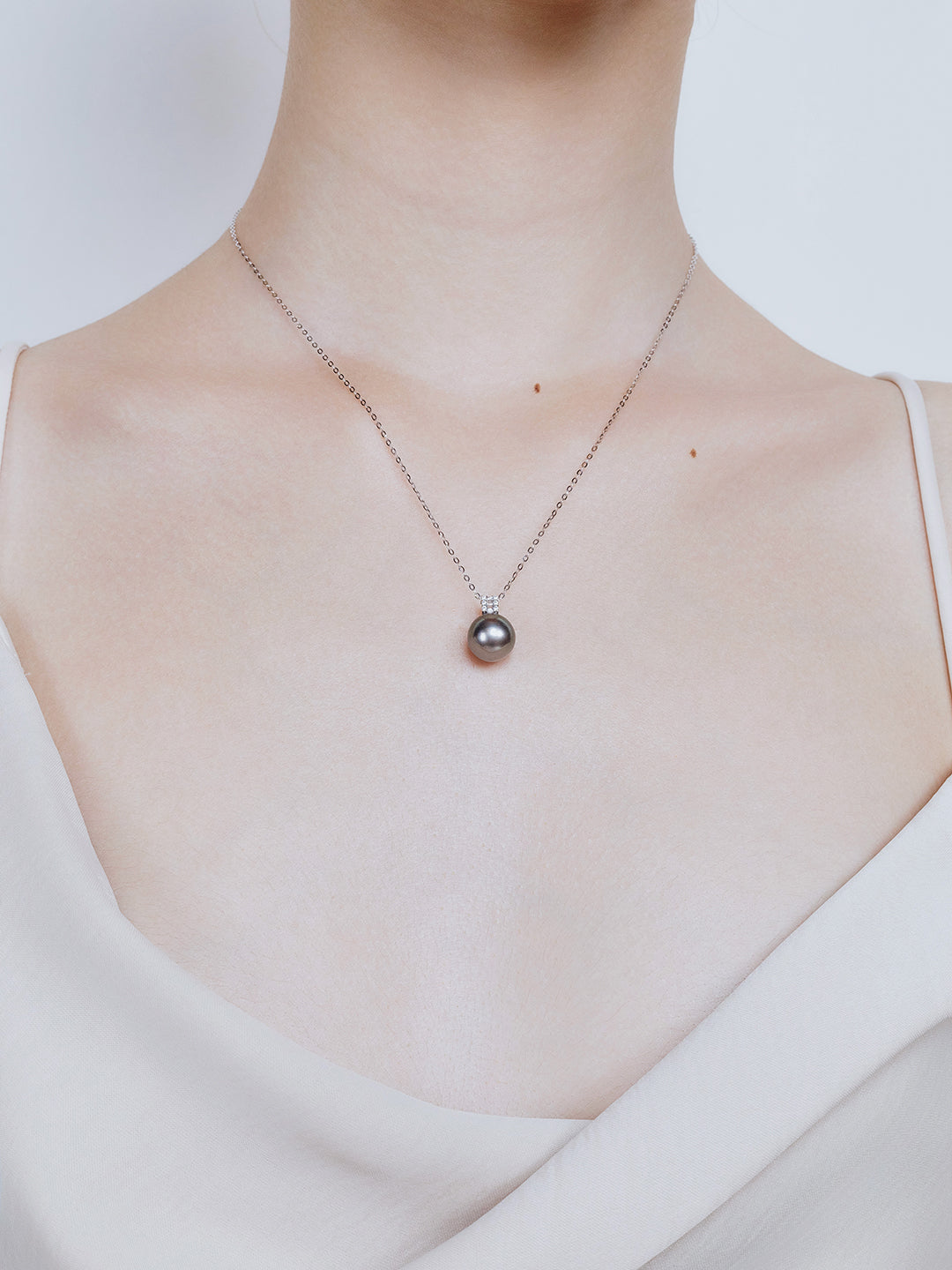 Collar de Perlas de Tahití de Agua Salada de Oro Macizo de 18 Quilates KN00255