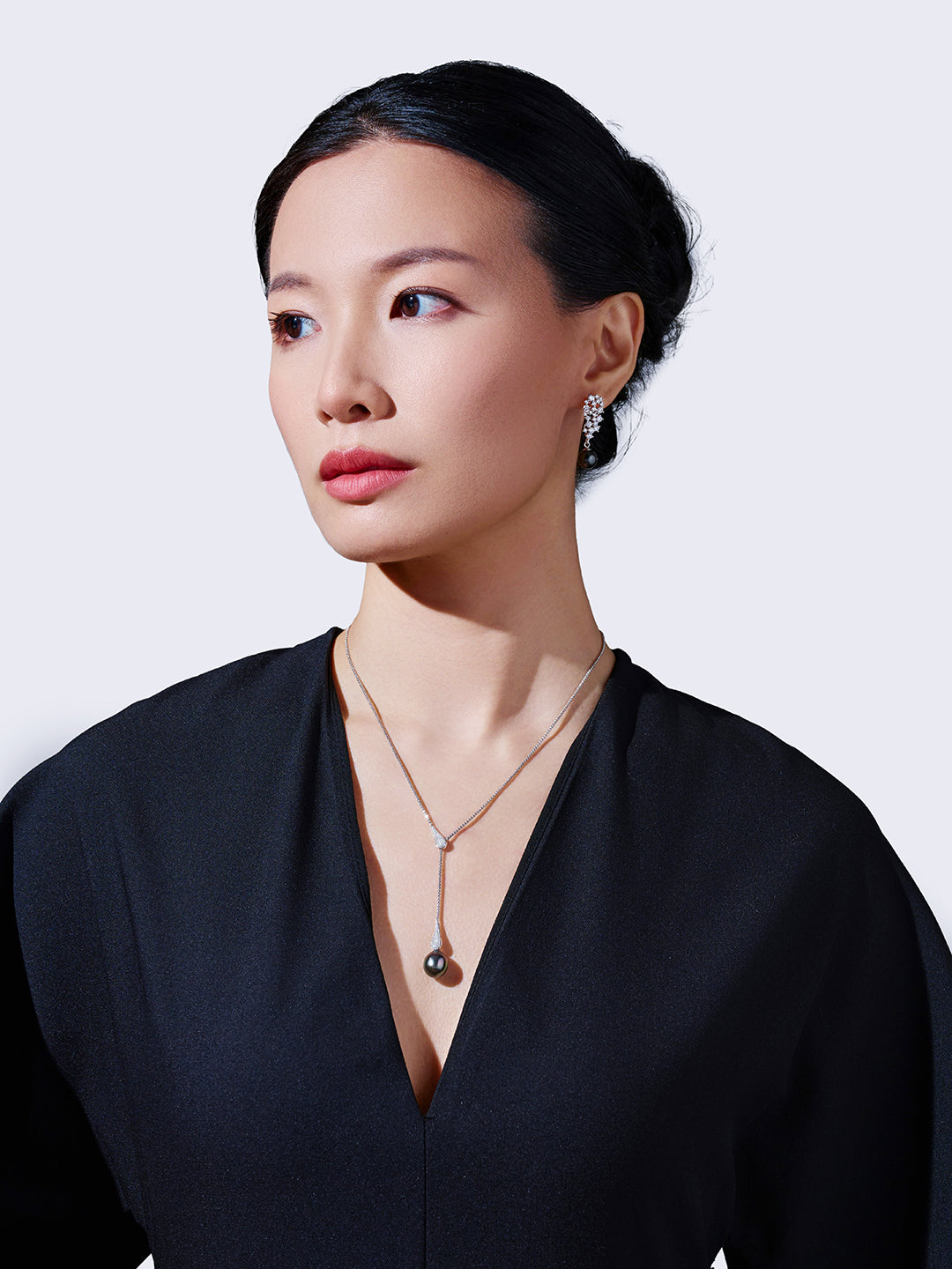 18k Solid Gold Diamond Tahitian Pearl Necklace KN00281