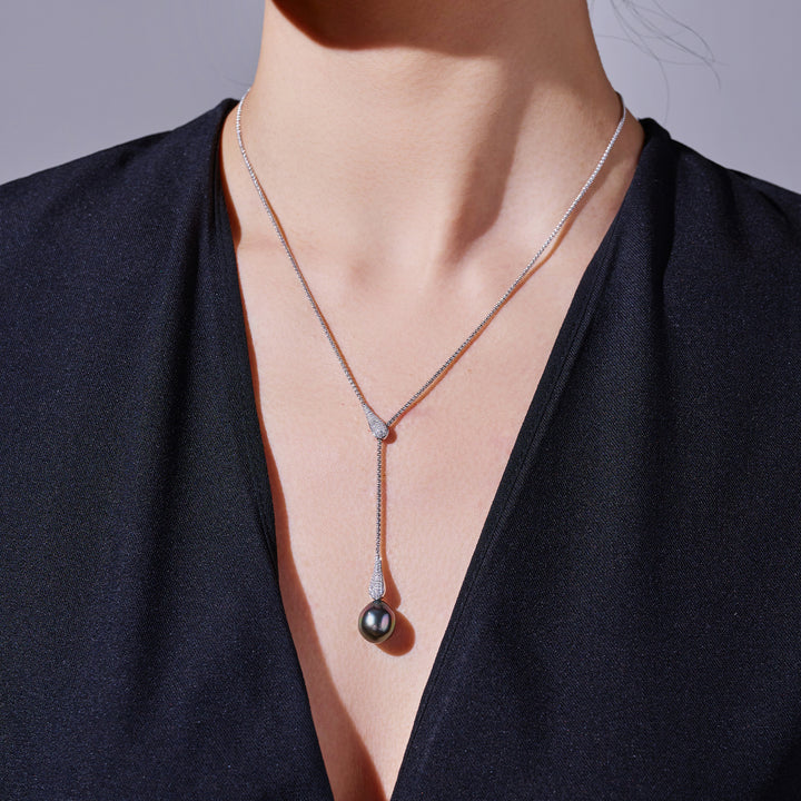 18k Solid Gold Diamond Tahitian Pearl Necklace KN00281
