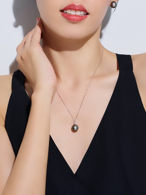 Collar de perlas tahitianas de agua salada de oro macizo de 18K KN00319