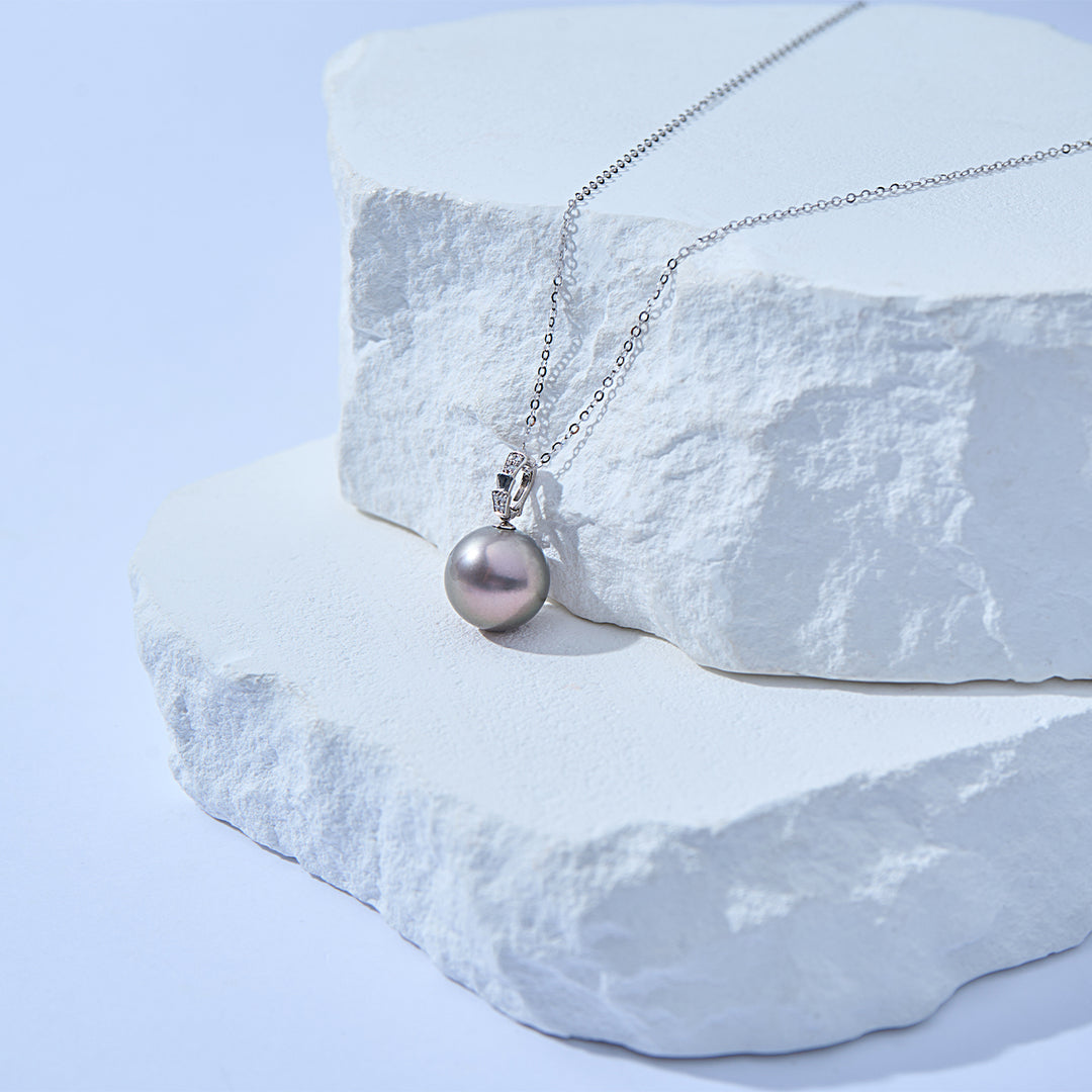 Collier en or massif 18 carats avec perle de Tahiti d'eau salée KN00320