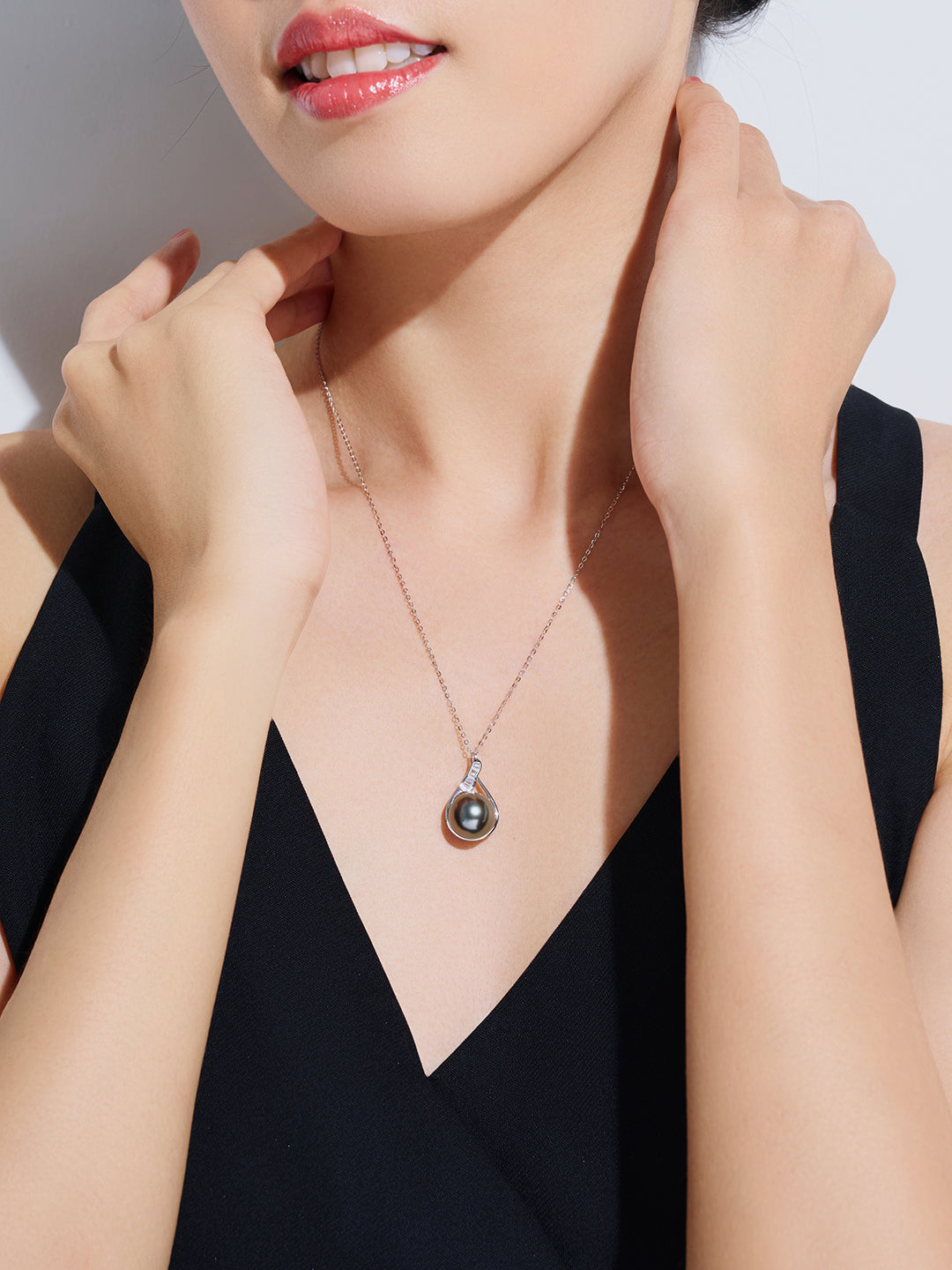 Kalung Mutiara Tahiti Air Masin Luar Biasa Emas Tulen 18K KN00321