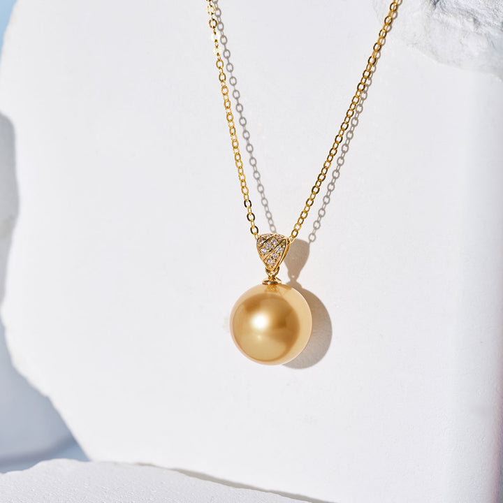 Collier en perle dorée de la mer du Sud en or massif 18 carats KN00353