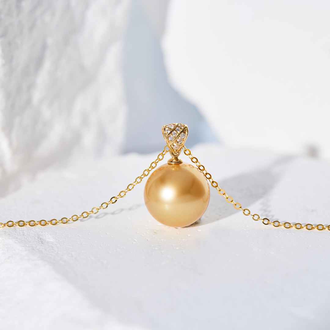 Collier en perle dorée de la mer du Sud en or massif 18 carats KN00353