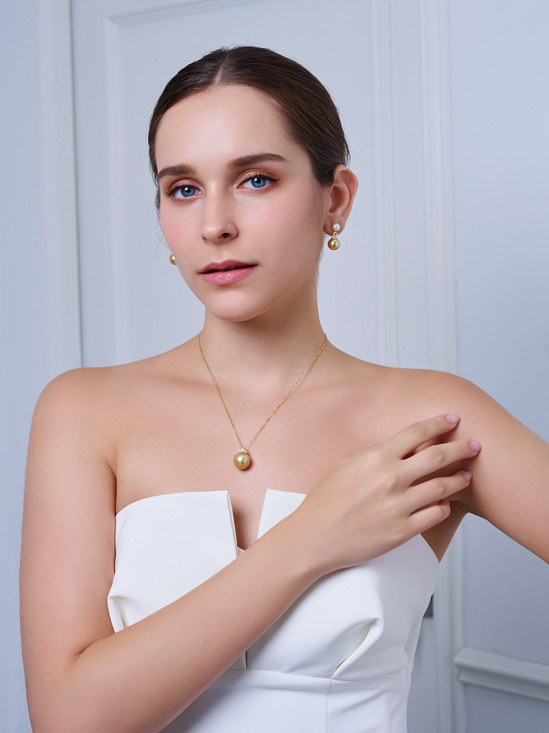 Collana con perla dorata del Mare del Sud in oro massiccio 18K KN00355