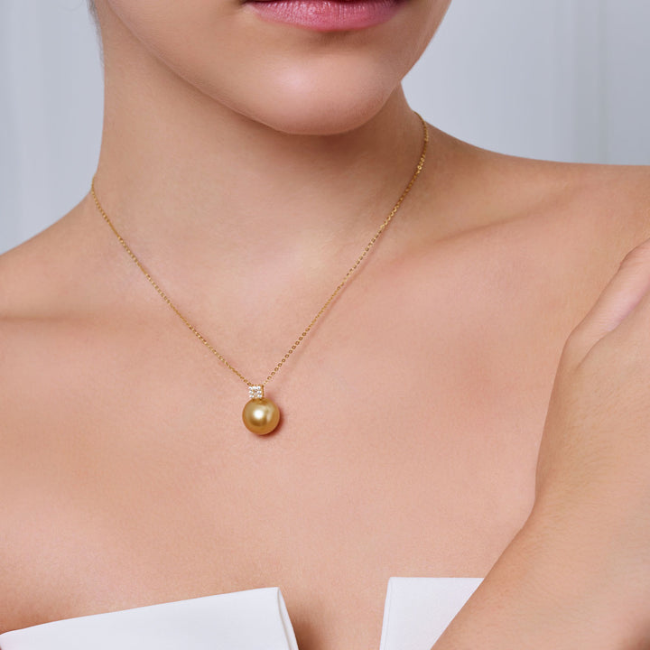 Collana con perla dorata del Mare del Sud in oro massiccio 18K KN00362