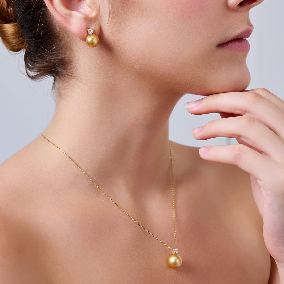 Collana con perla dorata del Mare del Sud in oro massiccio 18K KN00362