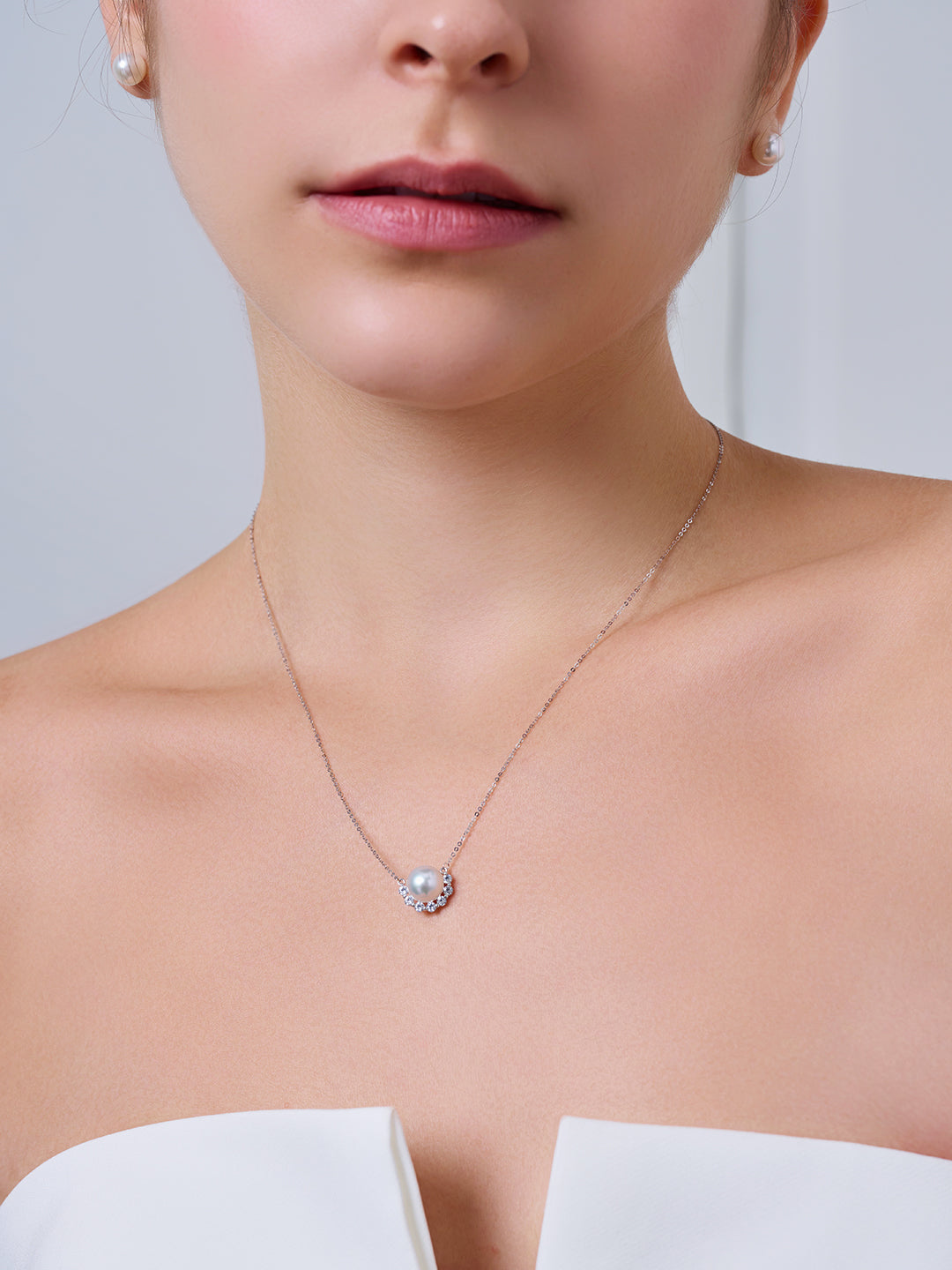 Collana con perla Akoya in oro massiccio 18k KN00365