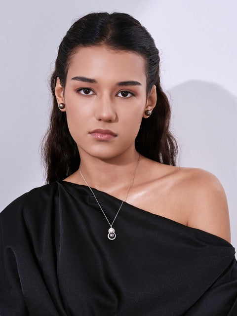 Collier en perle tahitienne d'eau salée en or massif 18 carats KN00381