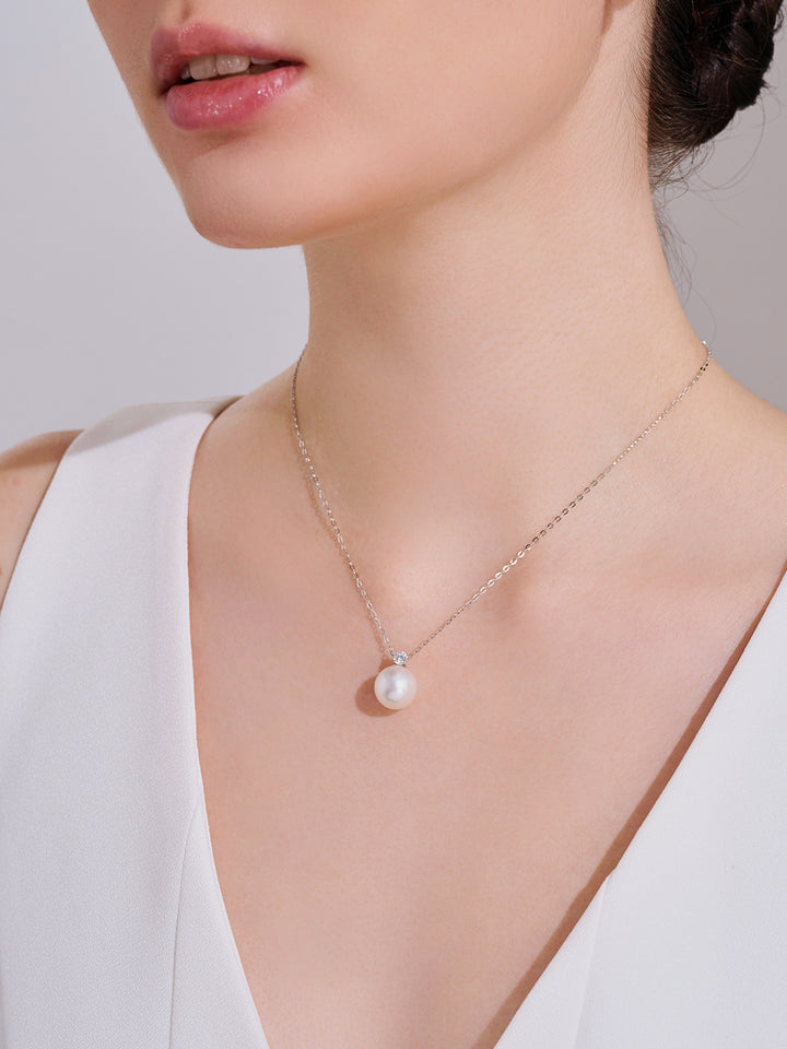 Collana con perla bianca del Mare del Sud in oro 18k KN00385
