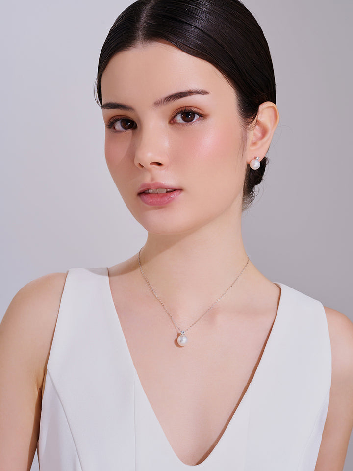 Collana con perla bianca del Mare del Sud in oro 18k KN00385