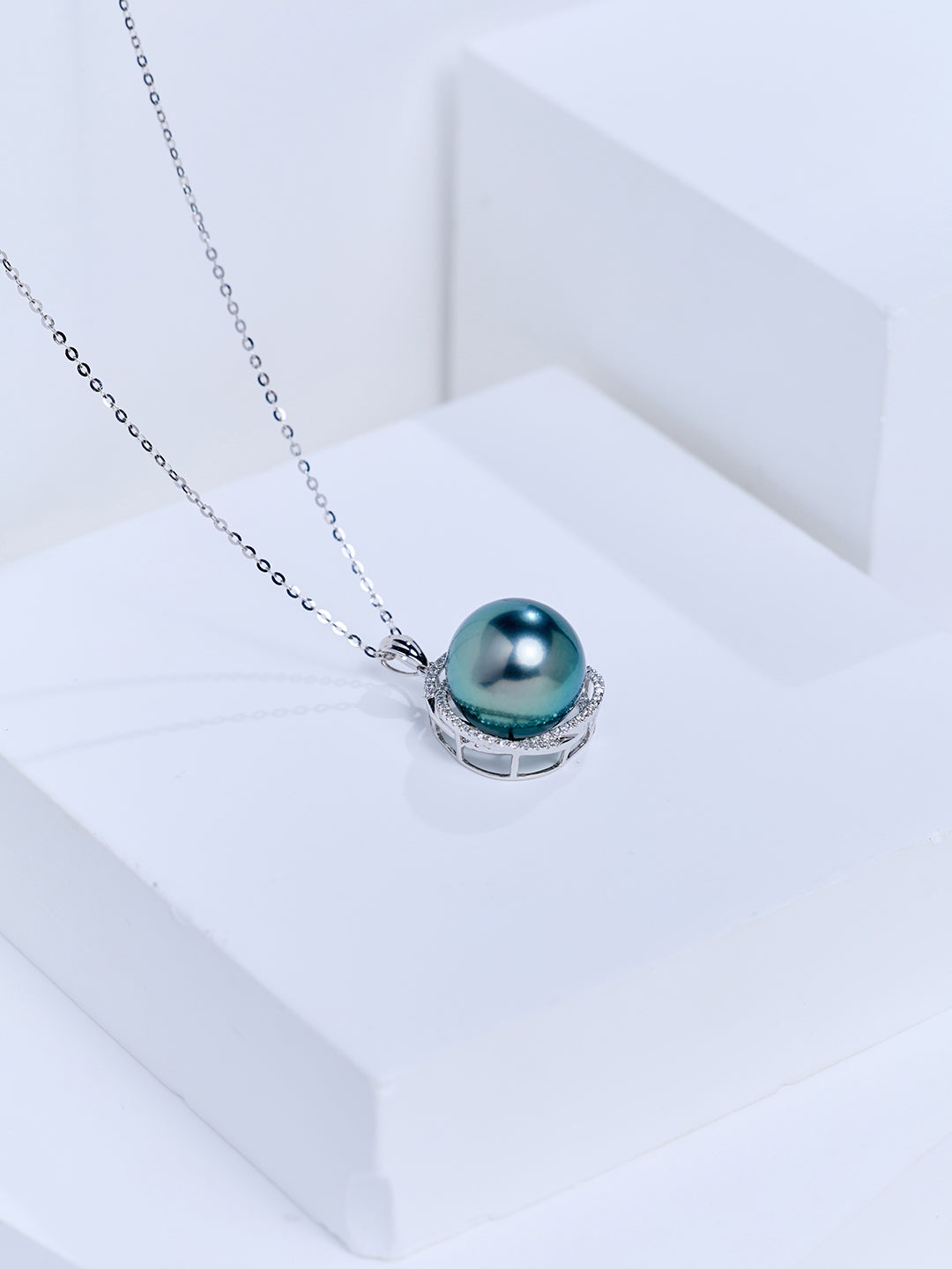 Top Lustre 18k Solid Gold Tahitian Pearl Necklace KN00396