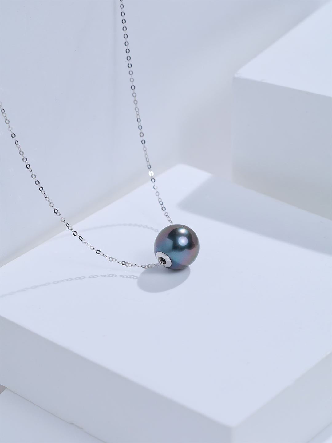 Top Grade 18K Tahitian Pearl Necklace KN00399