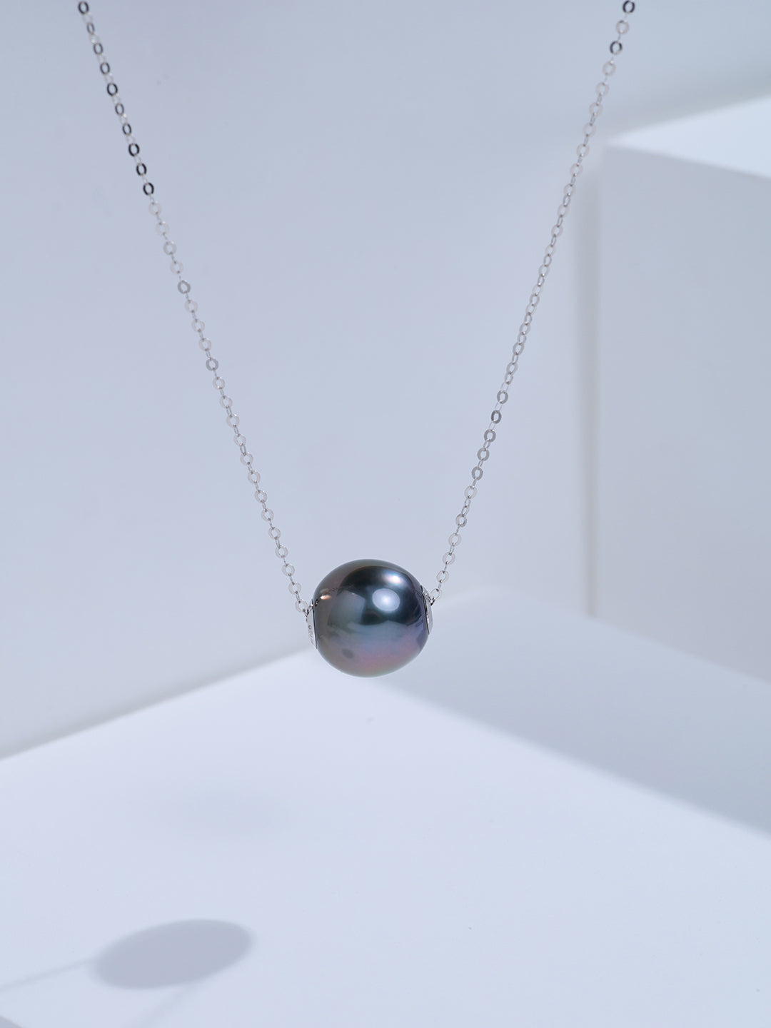 Top Grade 18K Tahitian Pearl Necklace KN00399
