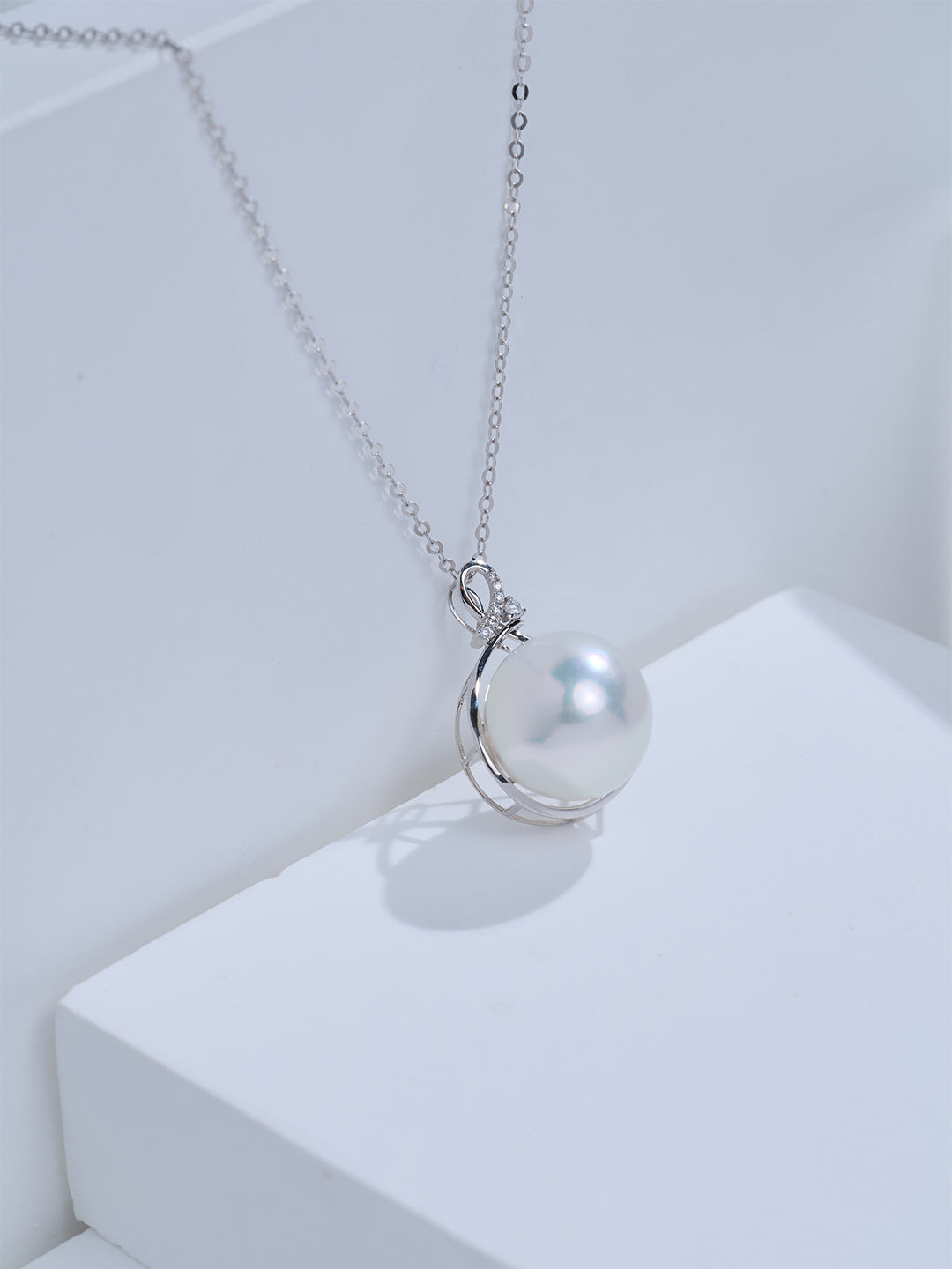 Top Lustre 18K Gold Australian White Pearl Necklace KN00402
