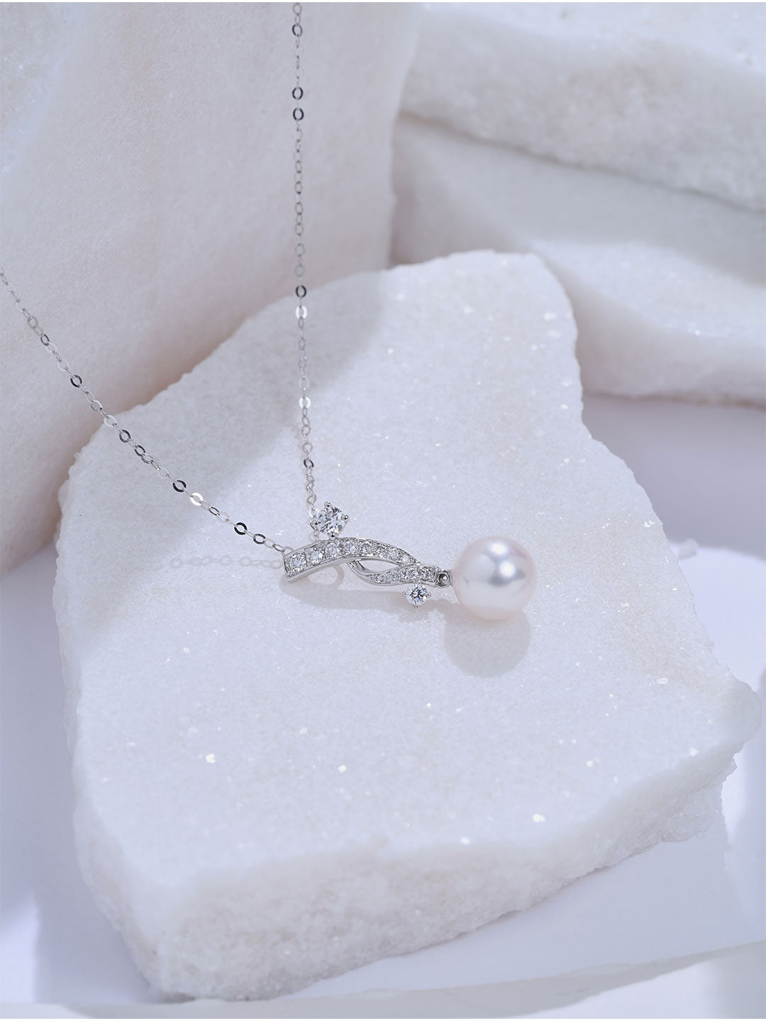 Top Grade 18K Gold Akoya Pearl Necklace KN00415 | FIRST DANCE