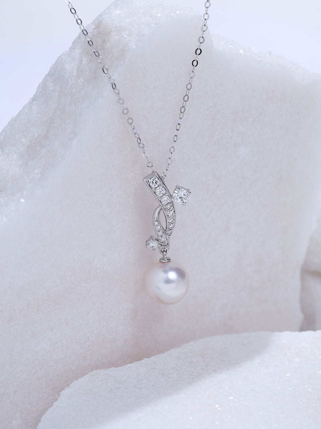 Top Grade 18K Gold Akoya Pearl Necklace KN00415 | FIRST DANCE