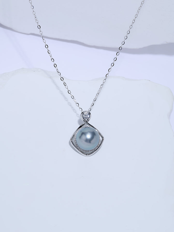 Collar de perlas Akoya azul plateado de oro macizo de 18K y máximo lustre KN00430