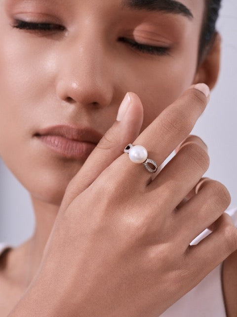 Anillo de perlas de agua dulce con diamantes en oro macizo de 18 quilates KR00046